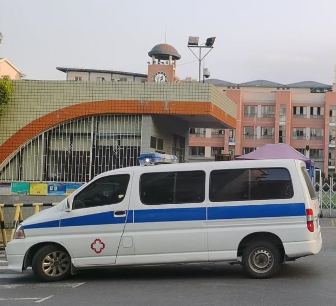 清苑救护车出租护送骨折病人一公里多少钱